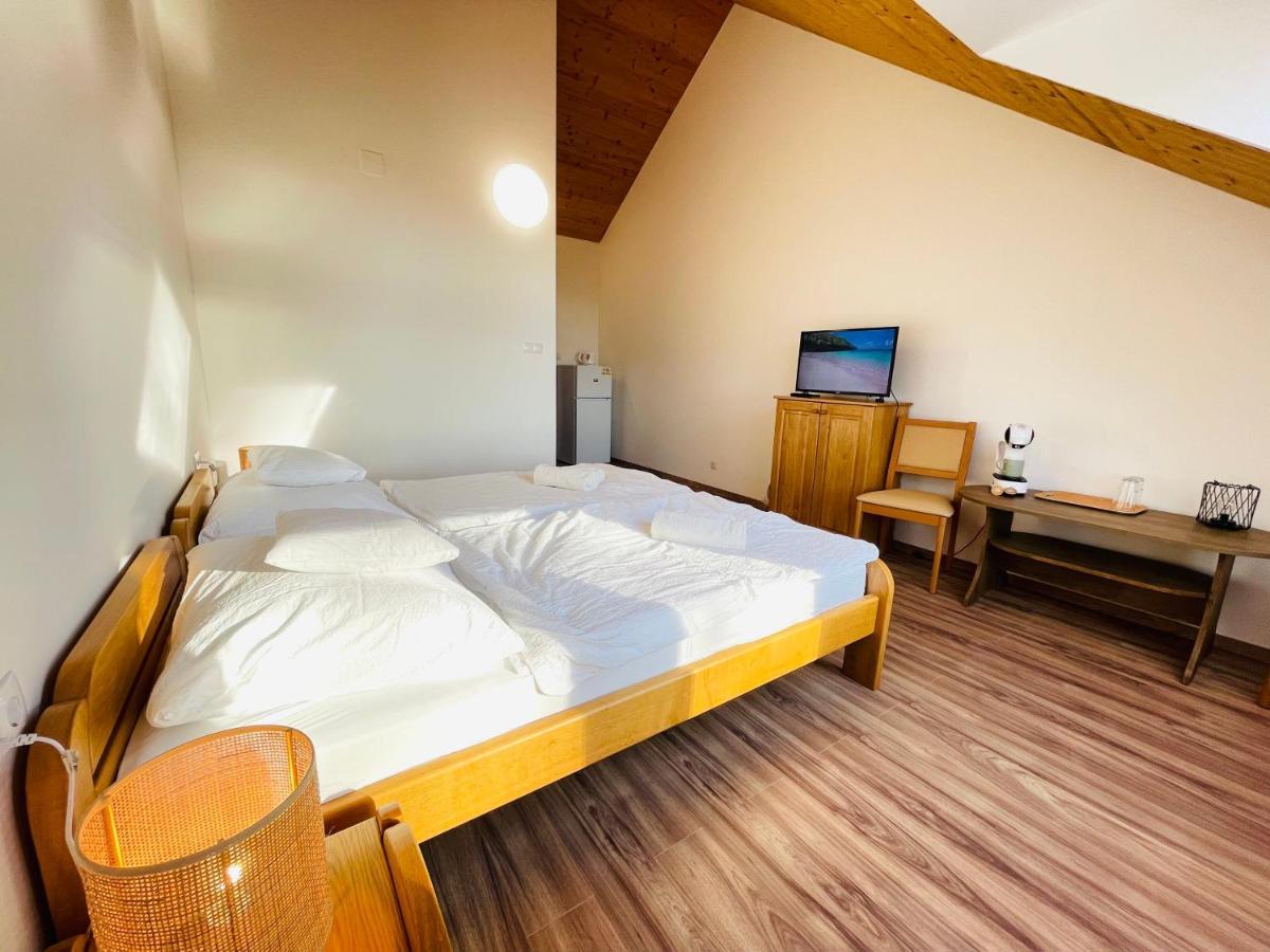 Fisher'S Deluxe Apartments 블로톤퓌레드 외부 사진